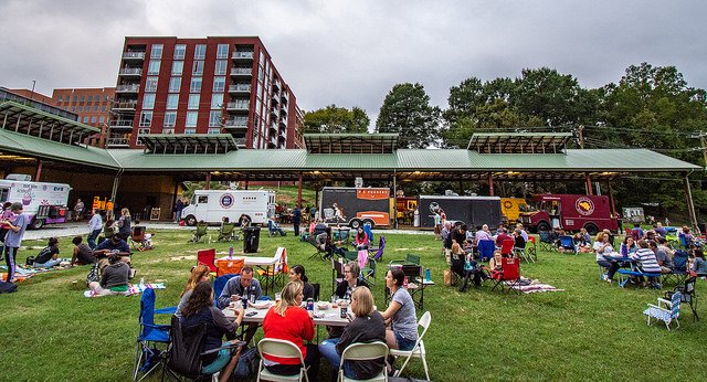 44166906975-21c4aef6c7-z